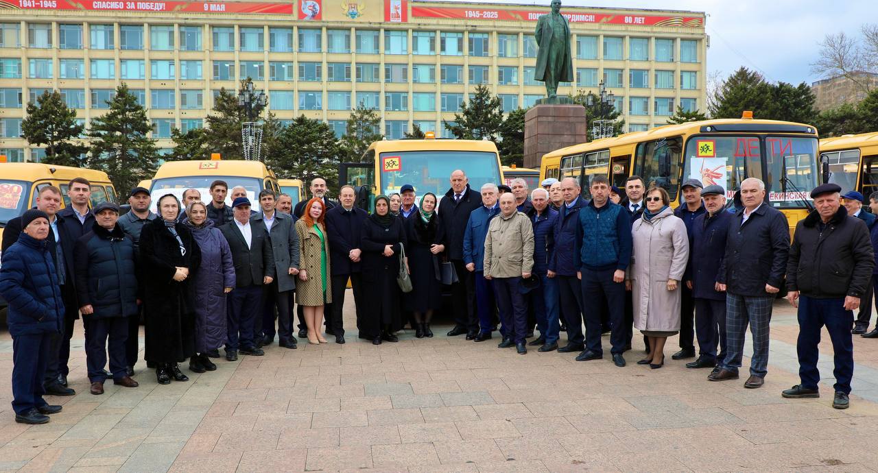 50 единиц нового автотранспорта передали в школы Дагестана