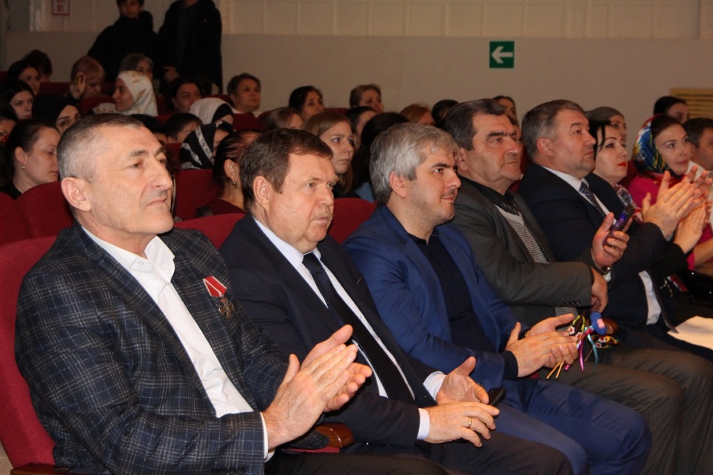 Кизлярцы поддержали митингом-концертом форум «Вместе! За Россию!» в Волгограде