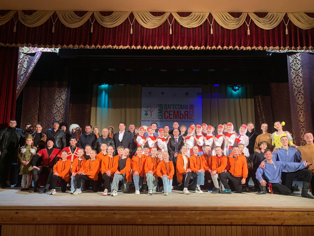 Творческие коллективы ЛНР выступили в Левашинском районе Дагестана