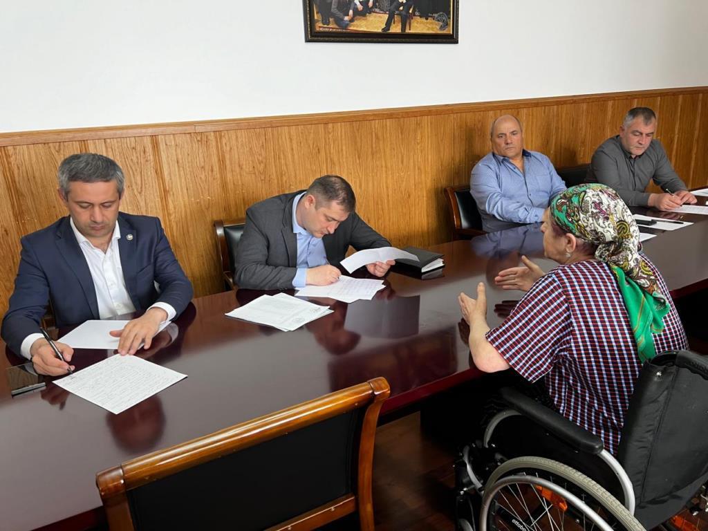Мурад Казиев провел выездной прием граждан в Ботлихском районе