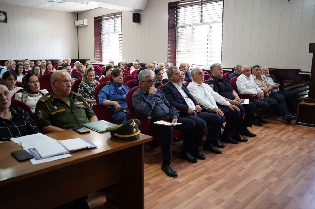 Глава Миннаца Дагестана встретился с активом Бабаюртовского района