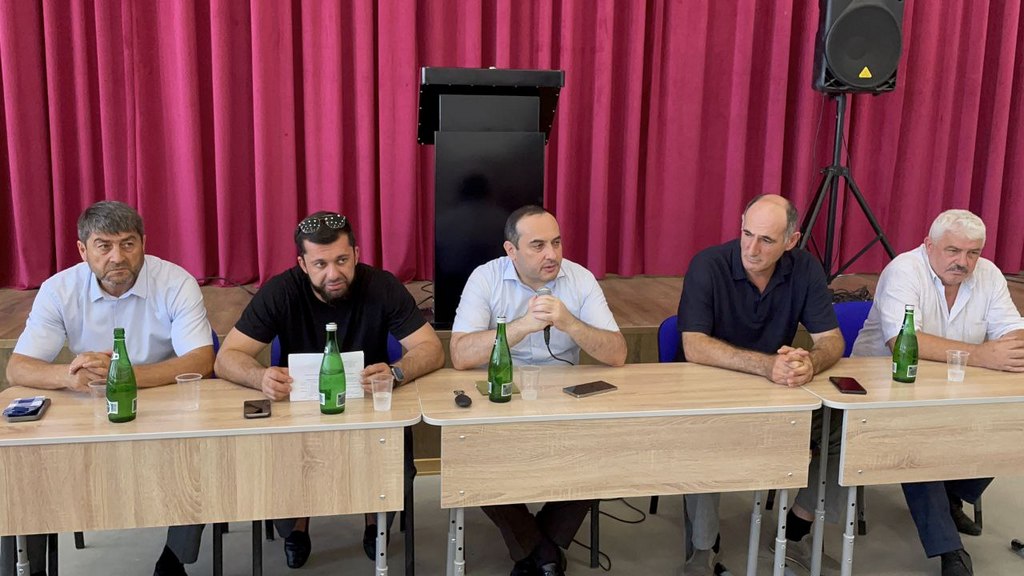 Магомед Эльдерханов в с. Герге: диалог с жителями и перспективы развития