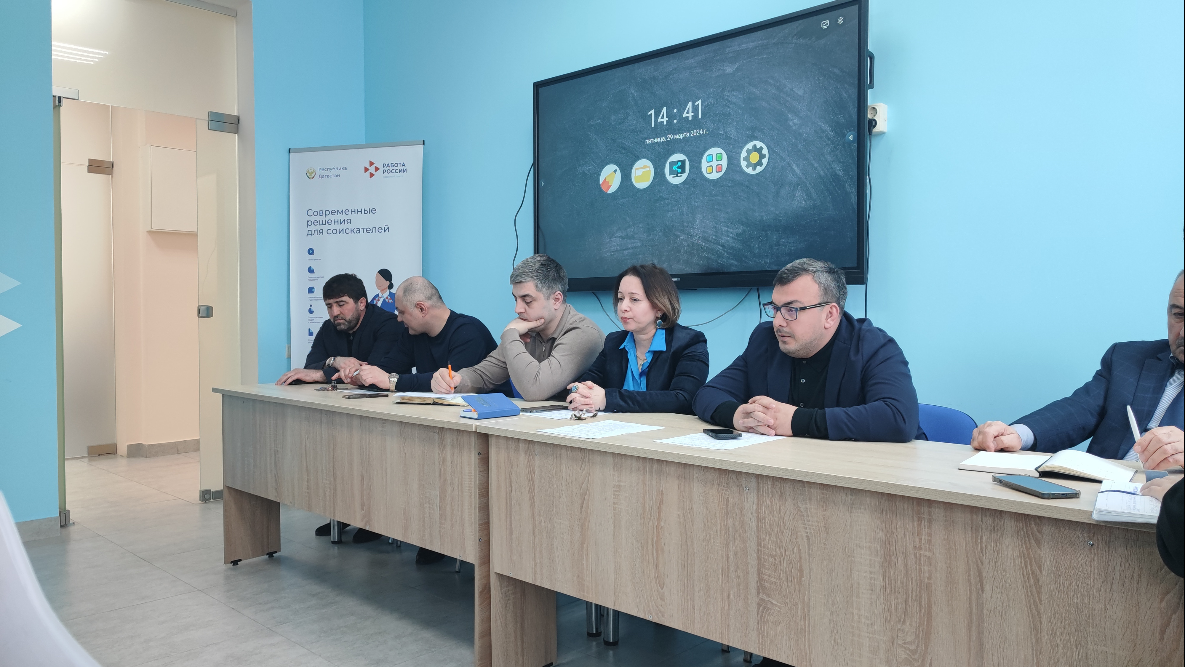 В Минтруде РД обсудили вопросы проведения Всероссийской ярмарки трудоустройства