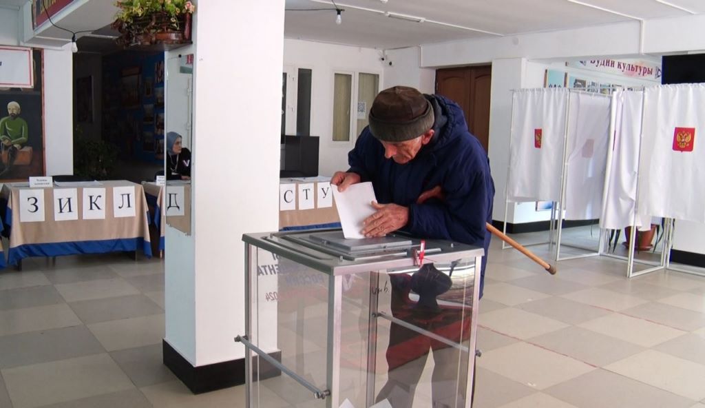 Аксакал из Казбековского района Шиявдин Яндаев проголосовал в Дылыме