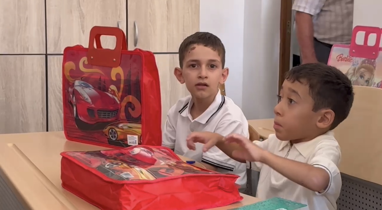 Хизри Абакаров поддержал первоклассников Дербента в акции «Собери ребенка в школу»