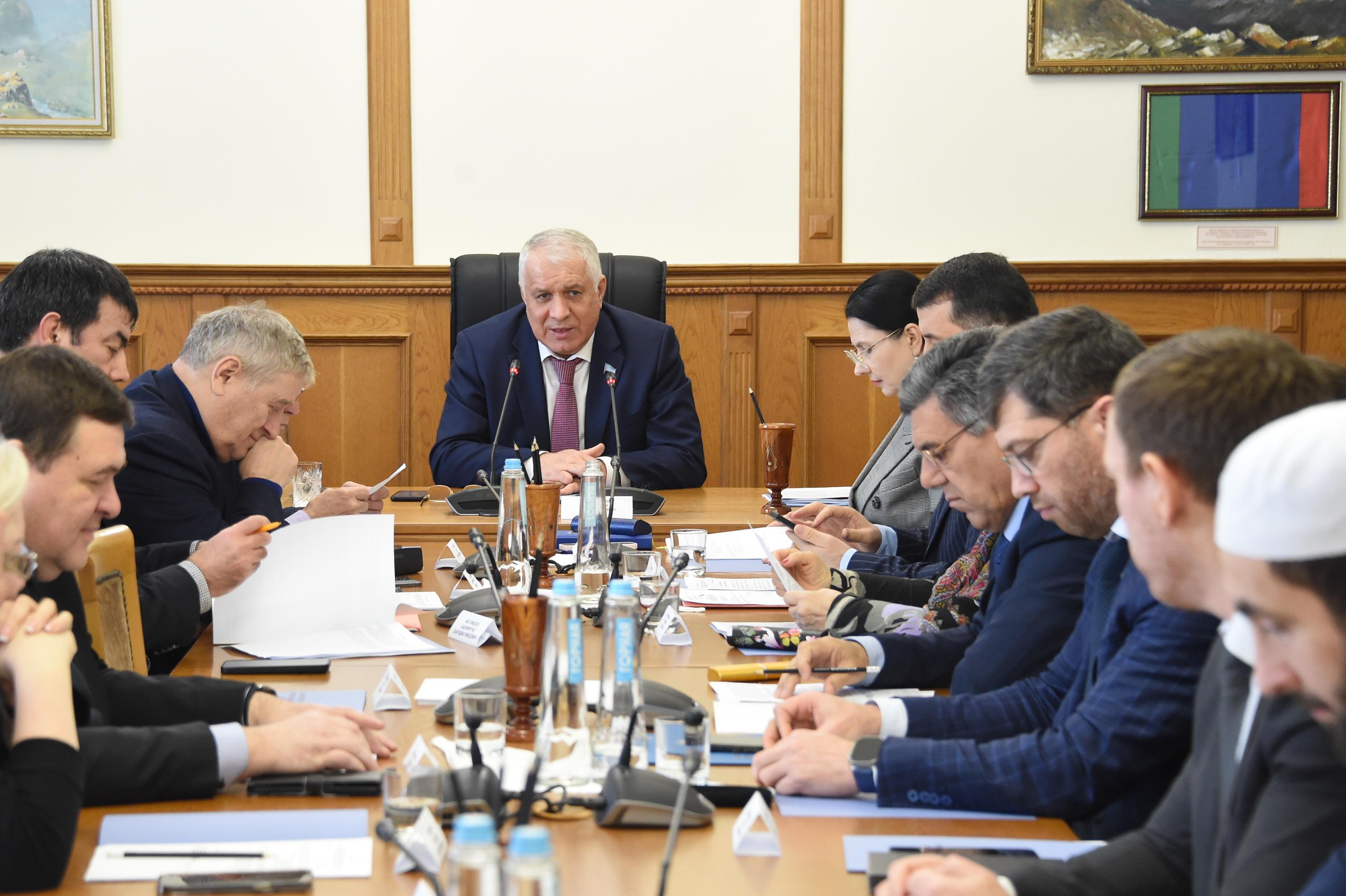 Законопроект о международных связях обсудили в парламенте Дагестана