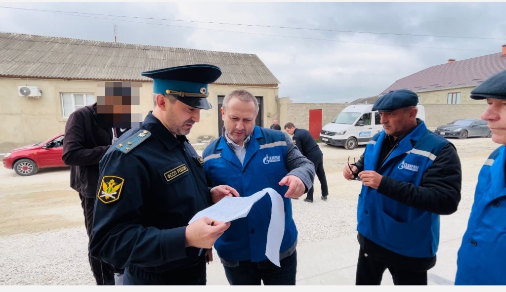 Судприставы и газовики провели совместные рейды по должникам в селе Карабудахкенте