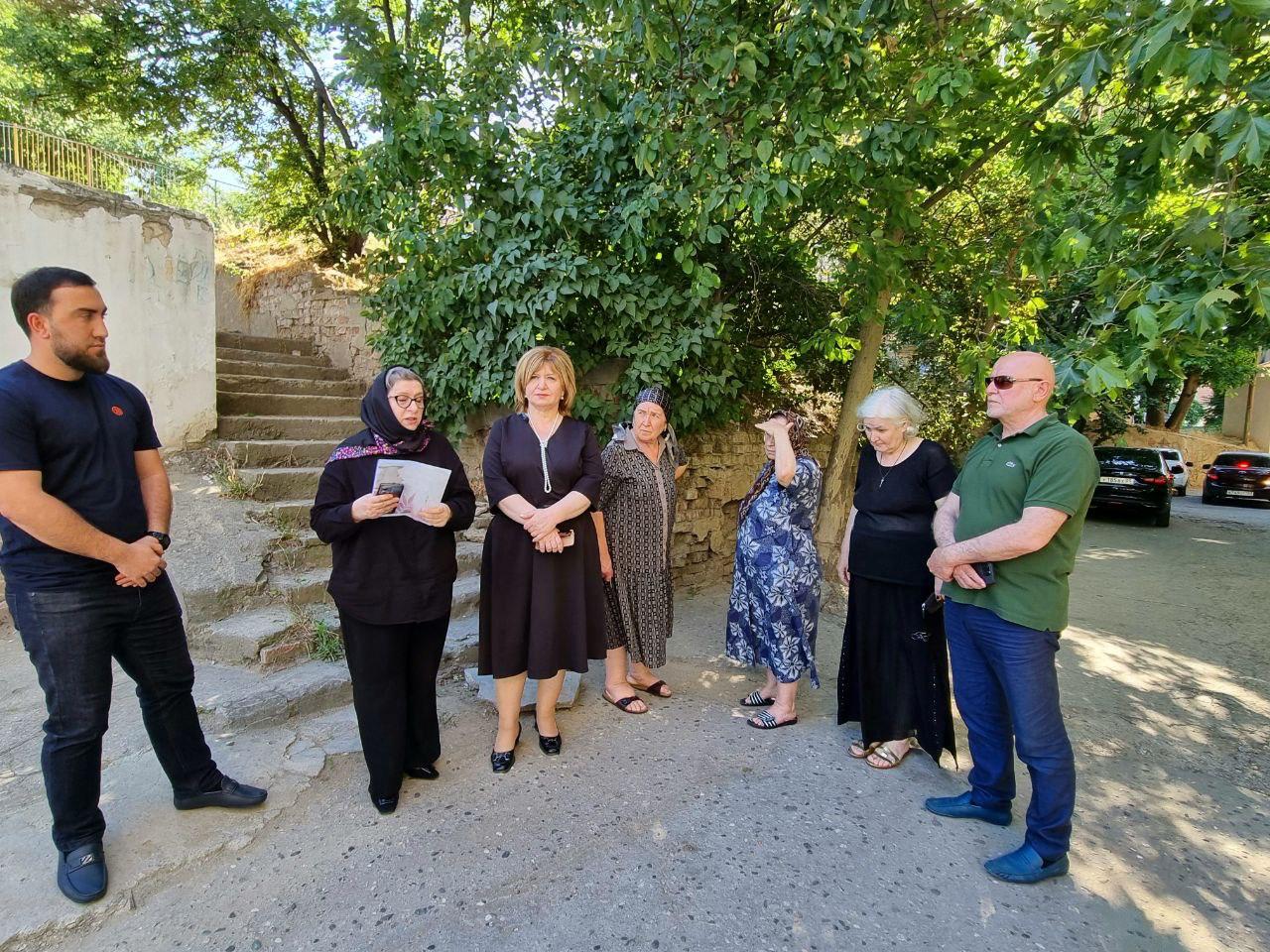 Депутаты от «Единой России» продолжают реализацию проекта «Встречи во дворах»