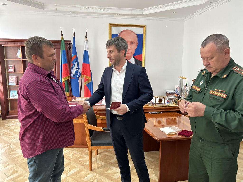 Василий Джамалов встретился с участником СВО Михаилом Резниковым