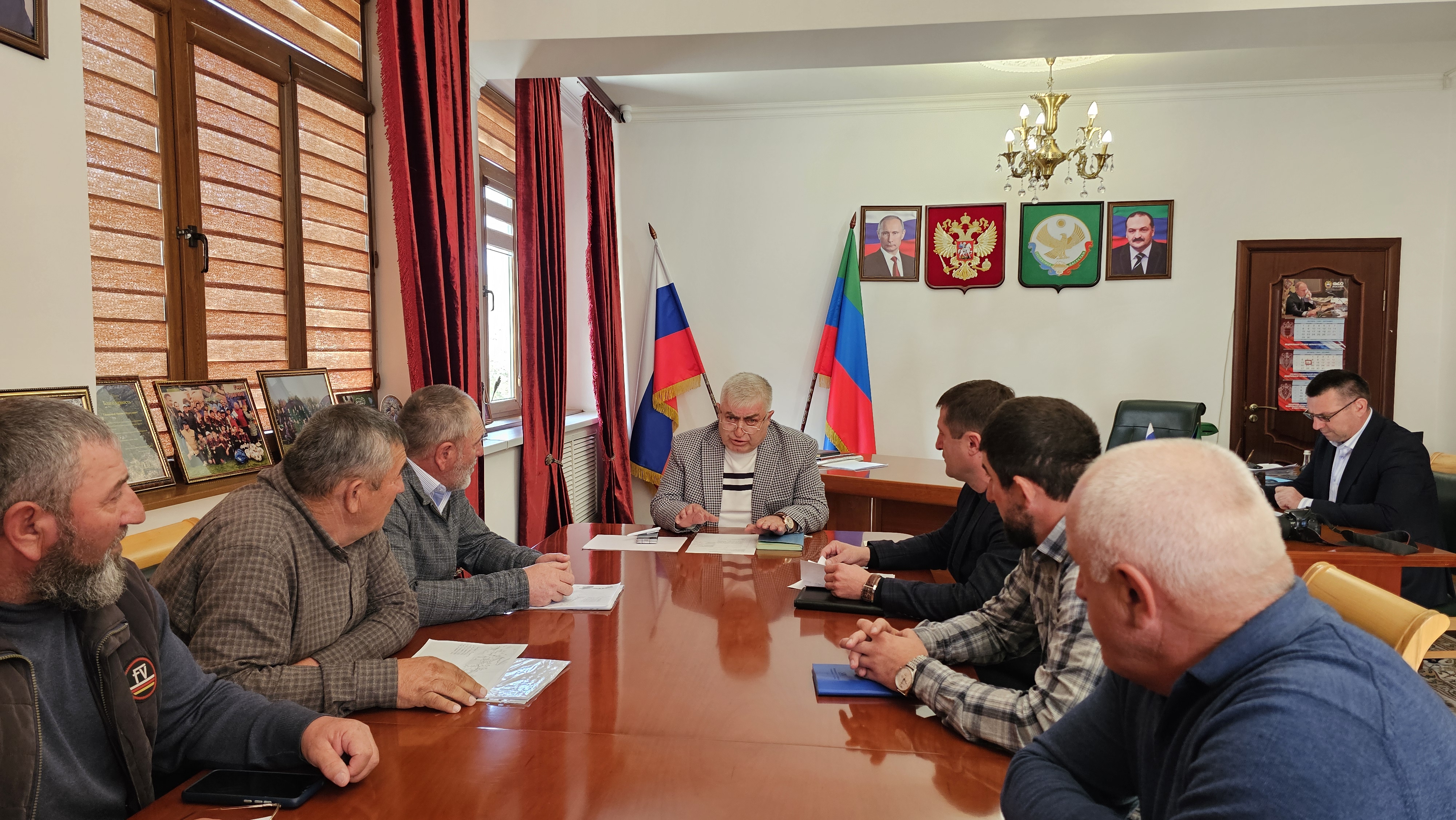 Глава Ахвахского района провел совещание с участием глав сёл