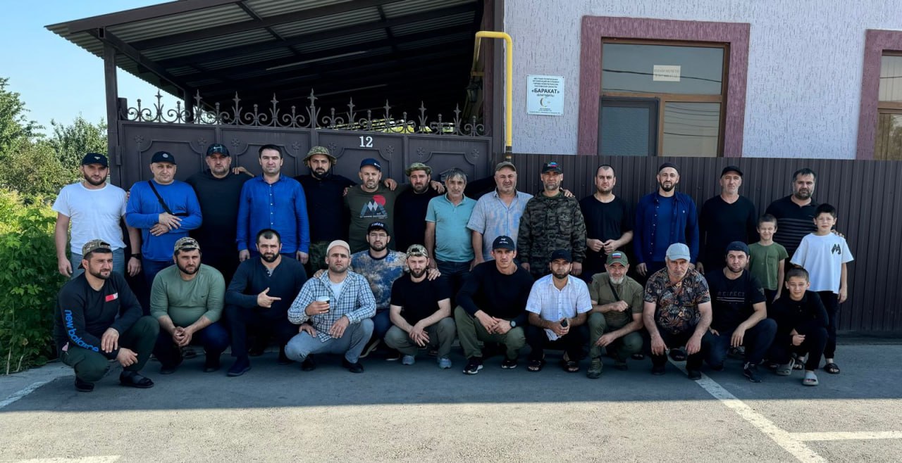 Жители Казбековского района продолжают вступать в ряды добровольческого батальона «Каспий»