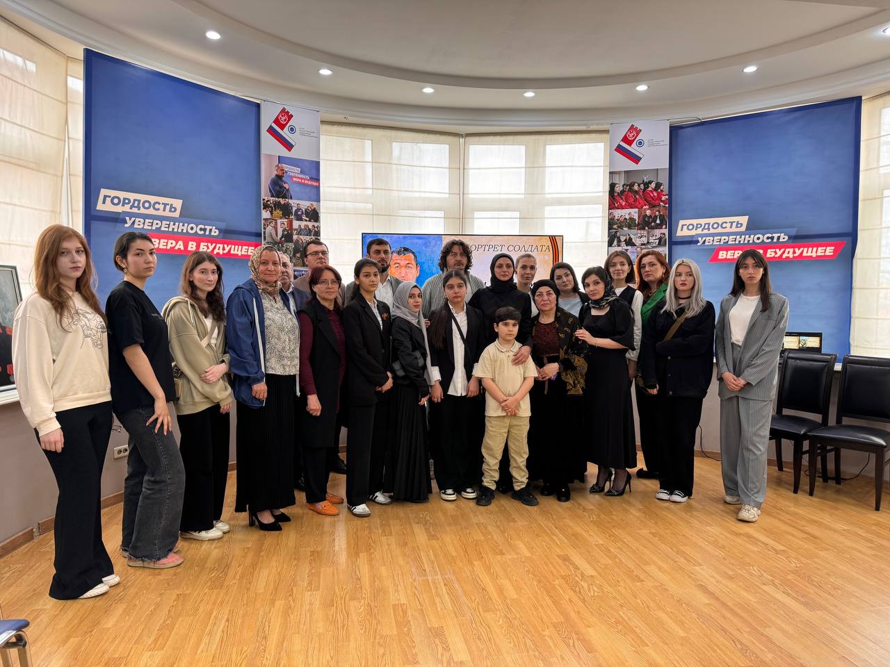 30 портретов участников СВО представлено на выставке в Махачкале