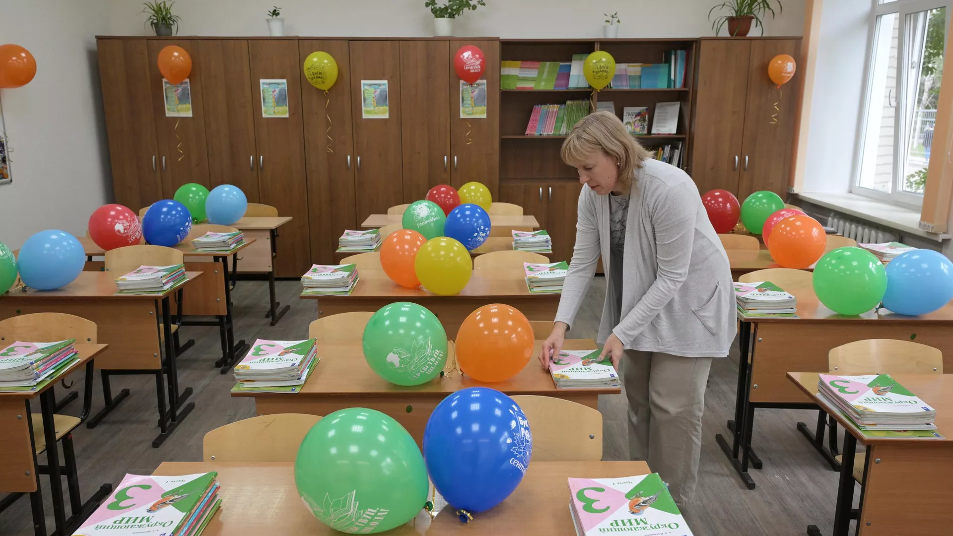 Путин поручил подготовить предложения по защите репутации педагогов