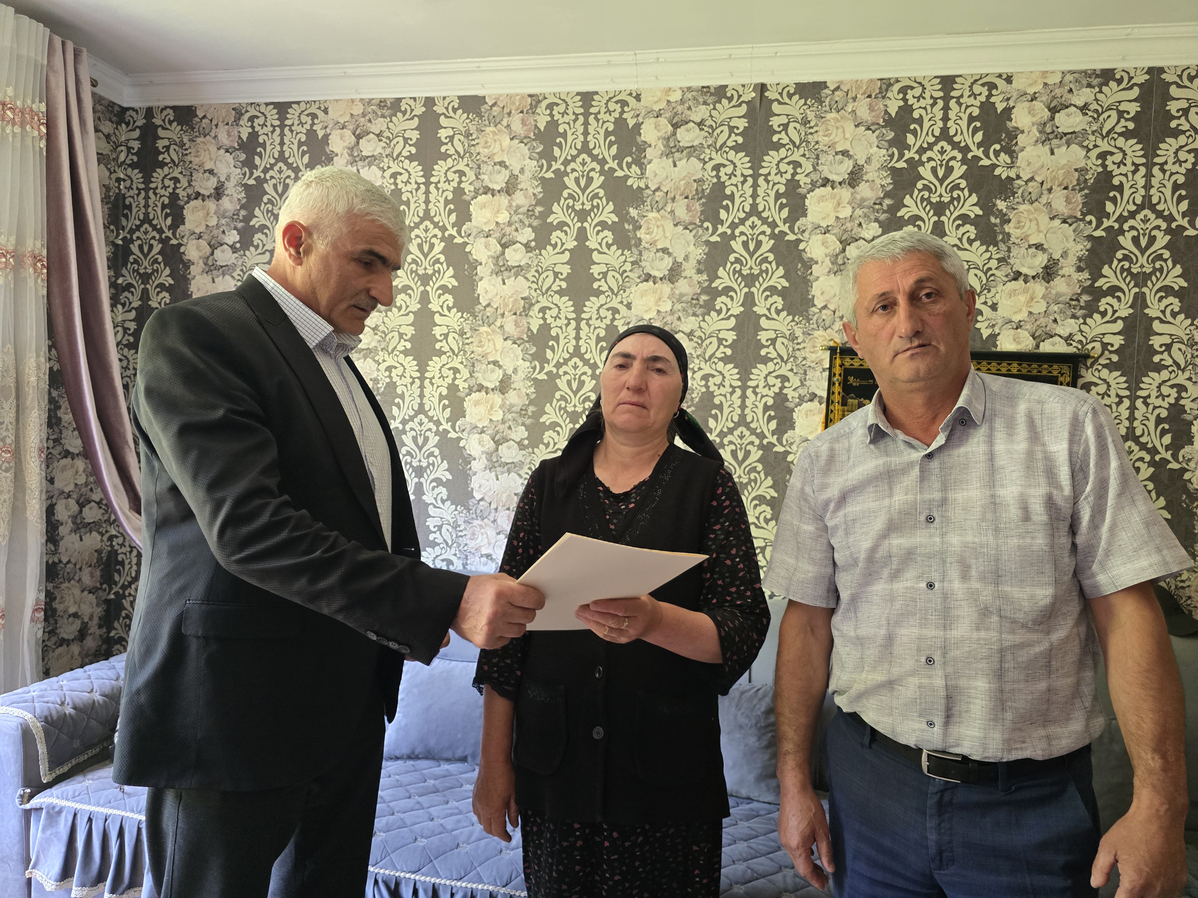 Благодарственное письмо за достойное воспитание сына вручили матери участника СВО