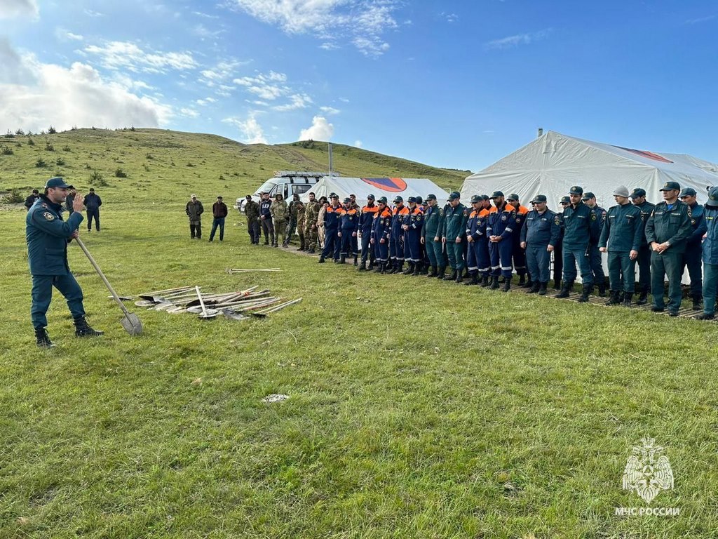Продолжаются работы по ликвидации ландшафтного пожара в Ботлихском районе – МЧС