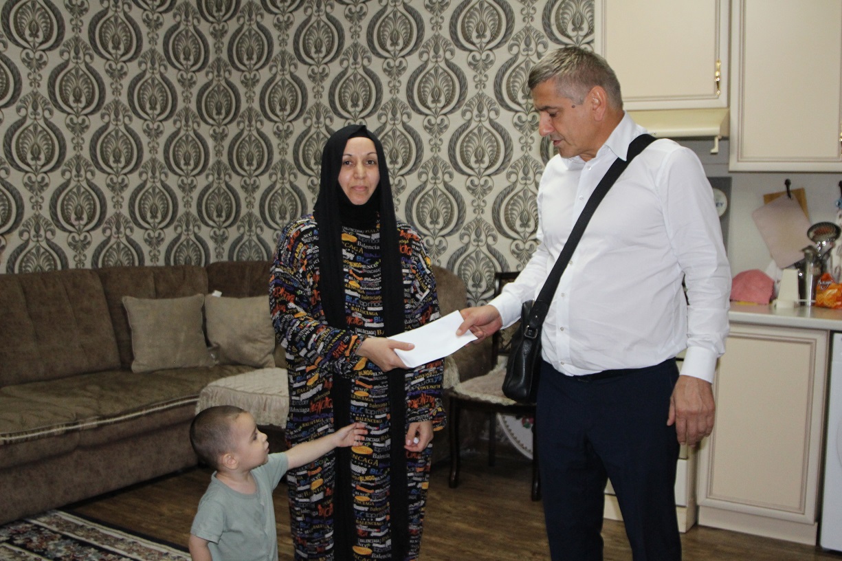 Депутат Госдумы Абдулхаким Гаджиев принял участие в акции «Собери ребенка в школу»