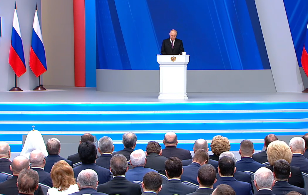 Путин поручил списать часть долга регионов по бюджетным кредитам