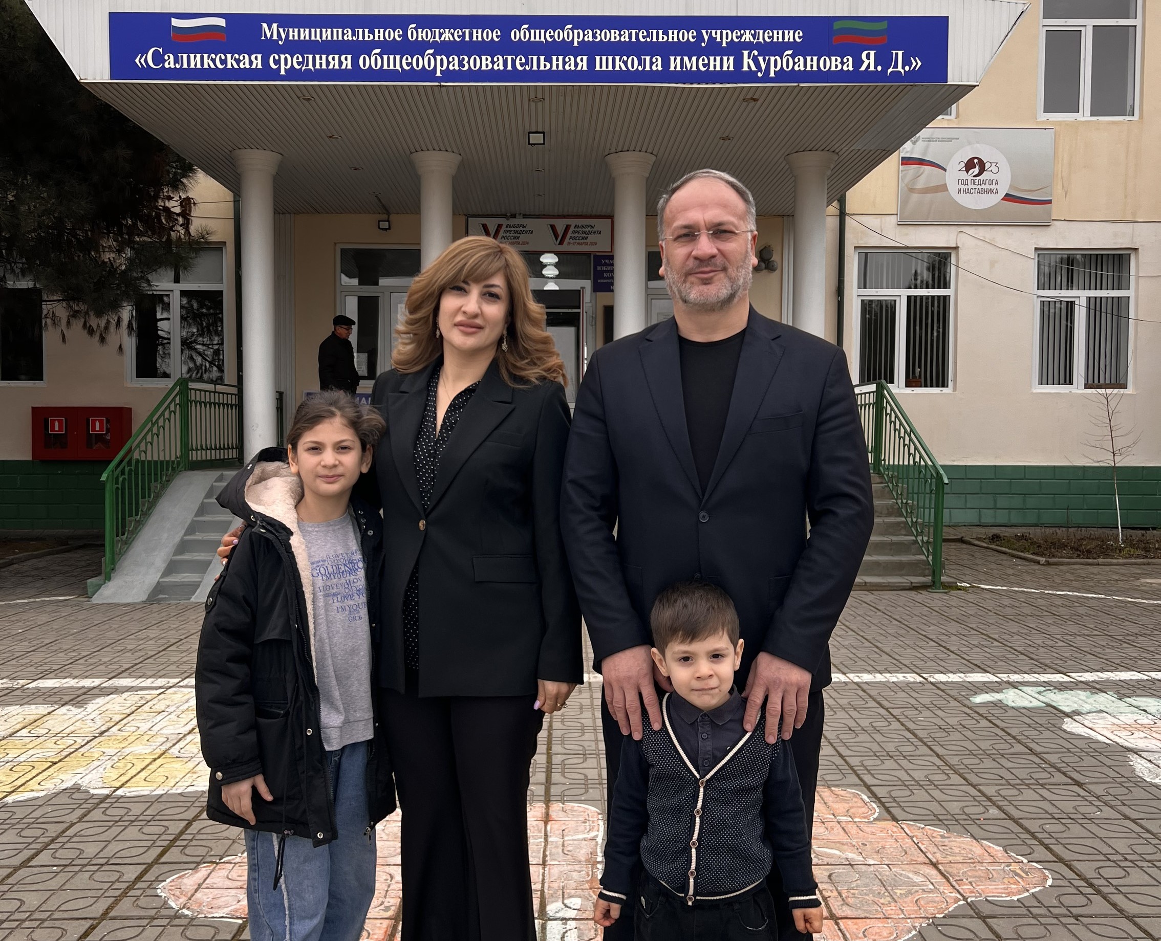 Коллектив Табасаранского театра проголосовал на выборах президента России