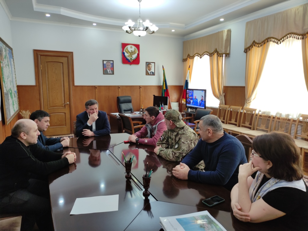 Глава Карабудахкентского района встретился с участником СВО