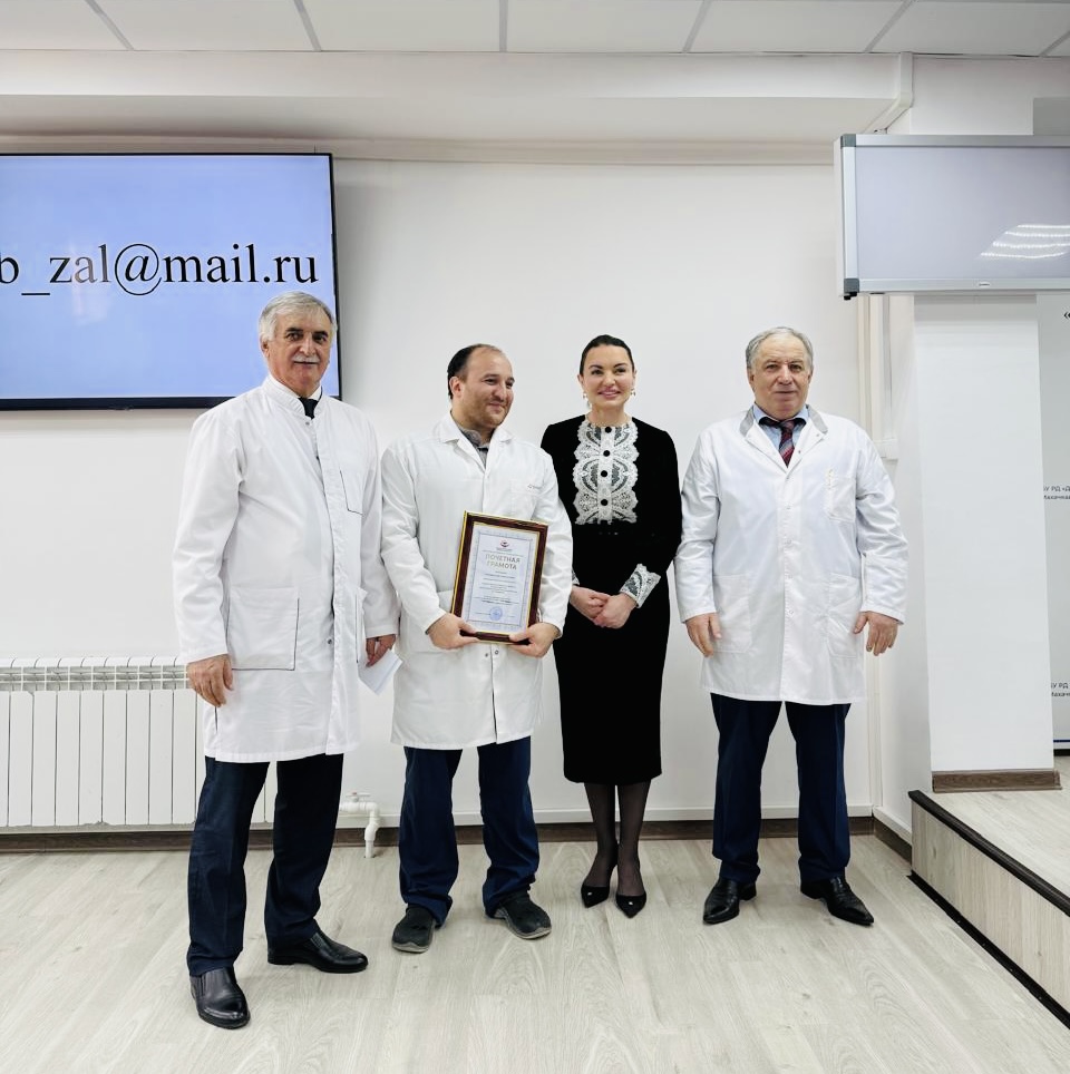 Профсоюз работников здравоохранения Дагестана поздравил Башира Махачева с федеральной наградой