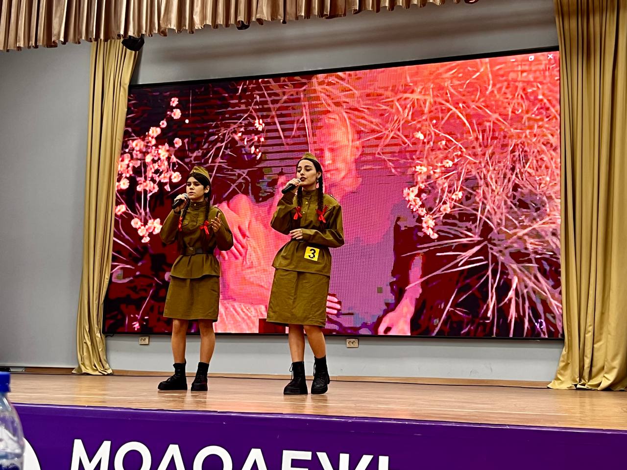 В Махачкале прошел конкурс патриотической песни среди студентов