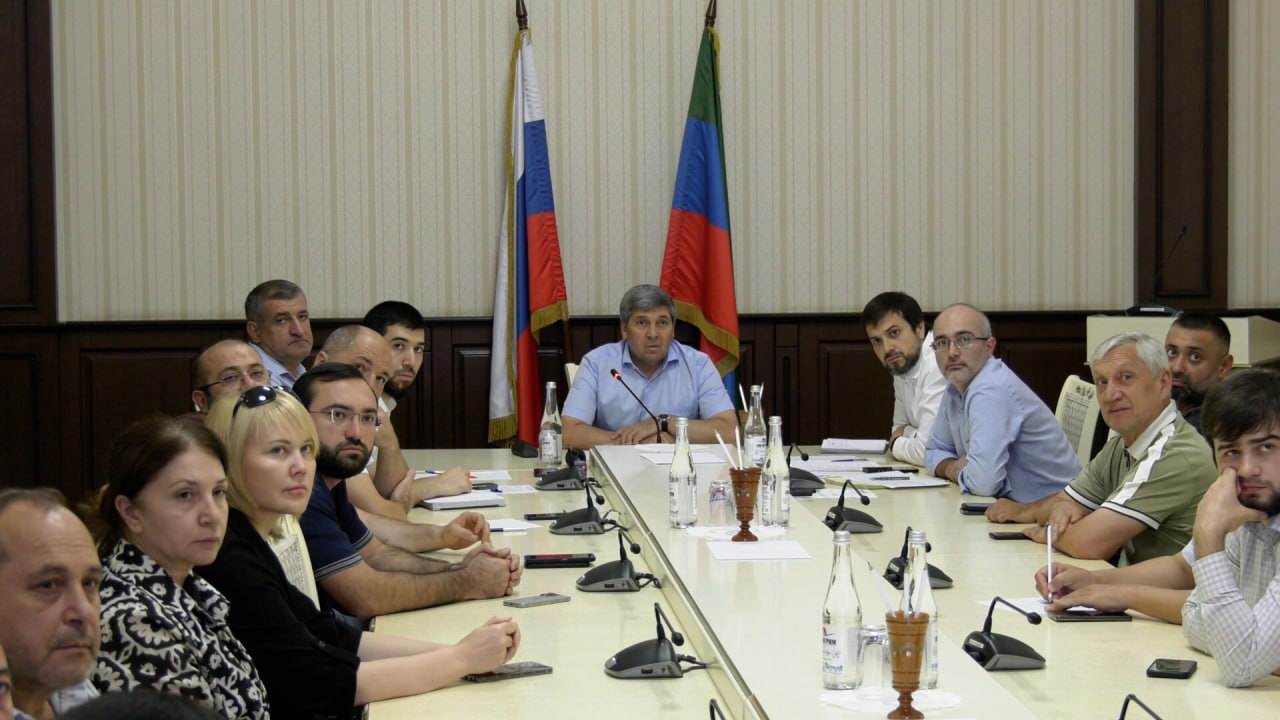 Руководство мэрии Дербента обсудило с предпринимателями низкую собираемость налогов