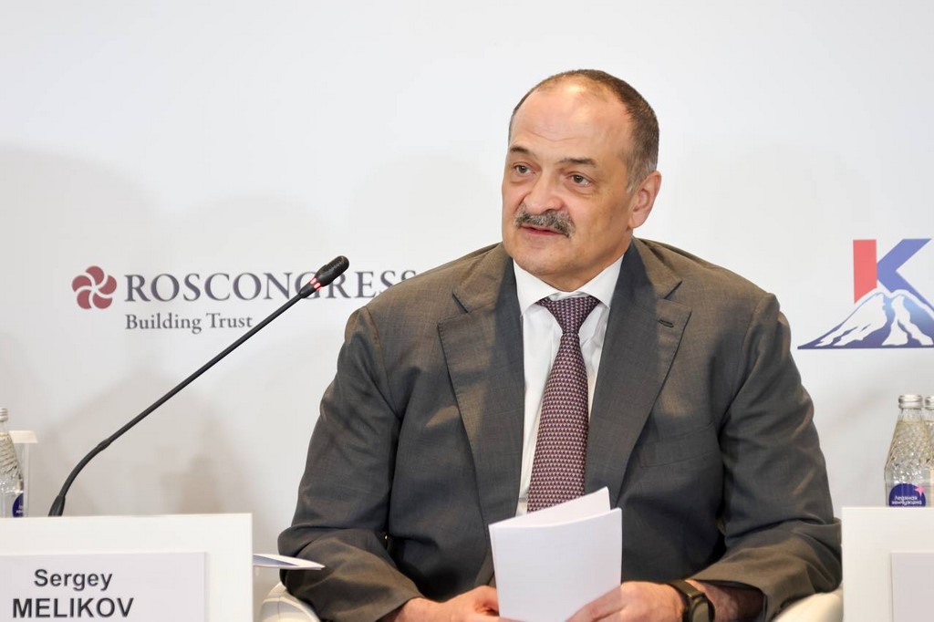 Сергей Меликов выступил спикером на круглом столе «Возвращение героев» на КИФ-2025