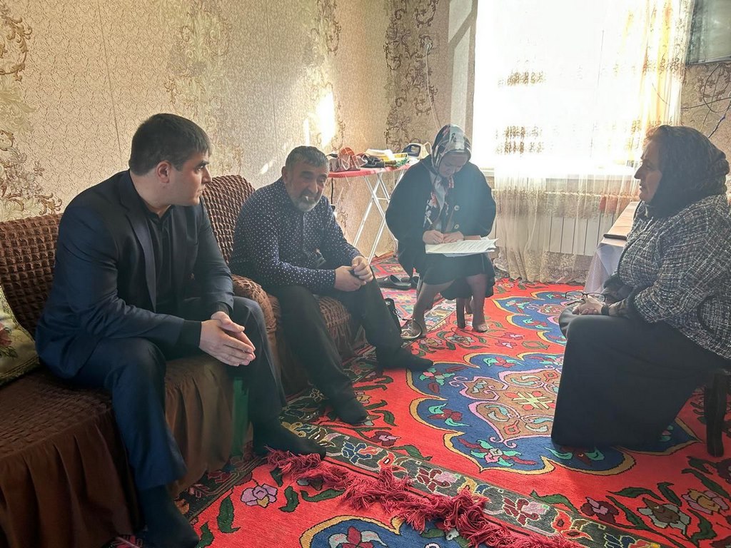 В Табасаранском районе соцработники посетили семьи военнослужащих, погибших в ходе СВО