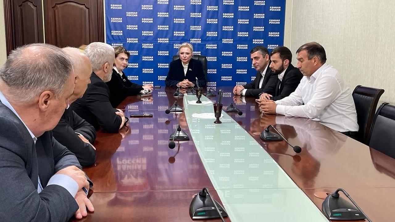 В Махачкале прошло награждение руководителей образовательных организаций Дагестана