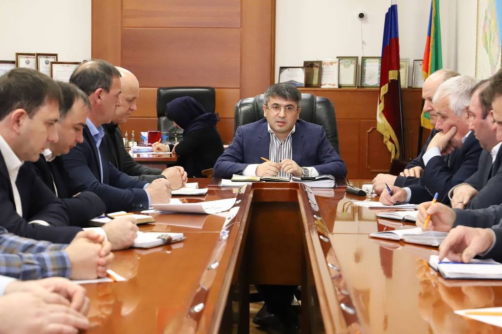 Глава Табасаранского района провел аппаратное совещание