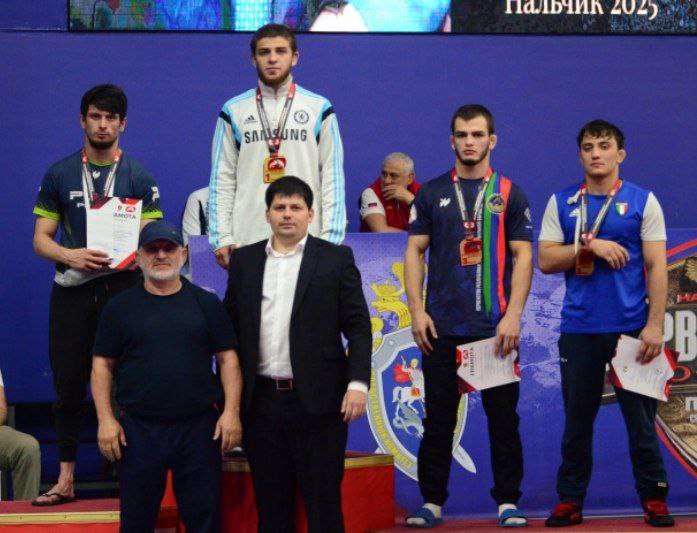 Дагестанские борцы ударно стартовали на молодежном Чемпионате СКФО