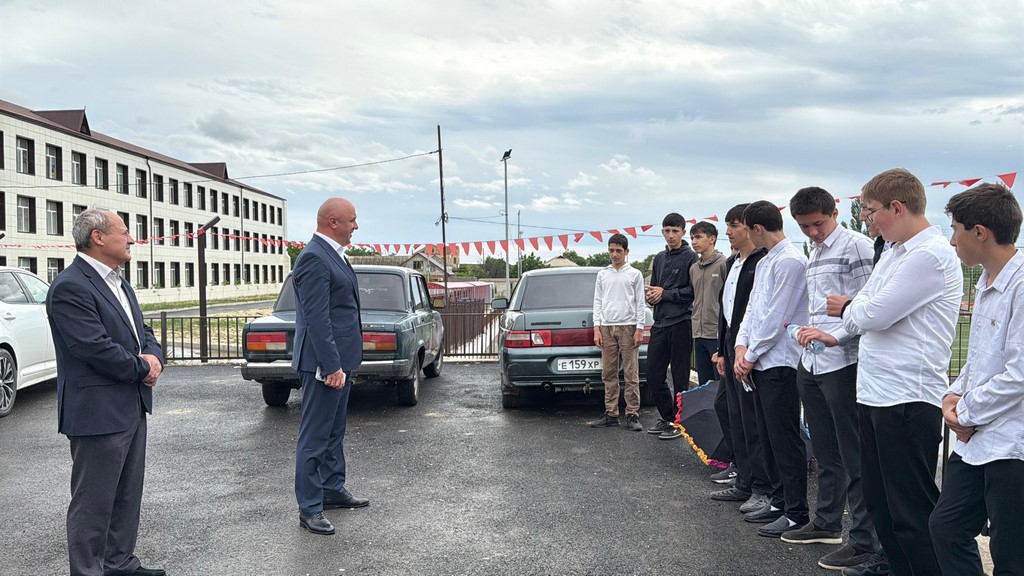 Глава Сергокалинского района поддержал выпускников, сдающих ОГЭ