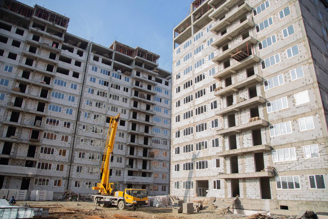 В Каспийске практически возведен каркас дома для переселенцев из аварийного жилья