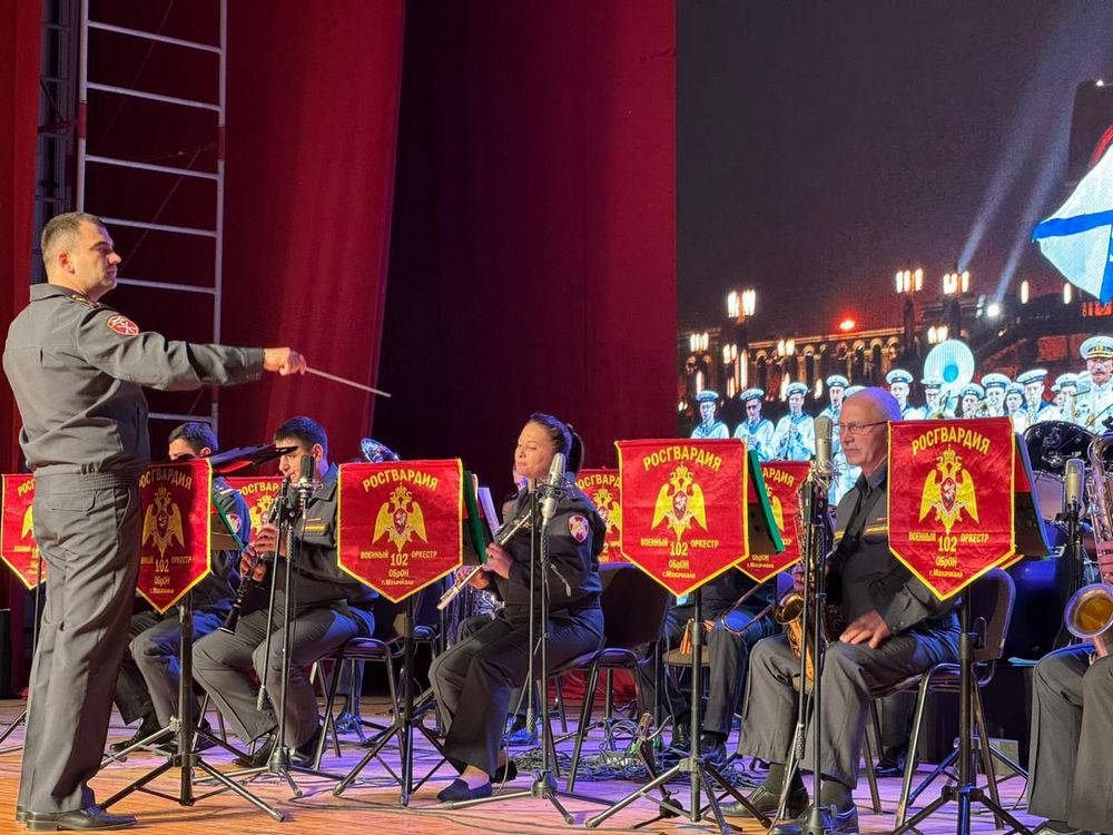 Военный оркестр Росгвардии выступил в Махачкале