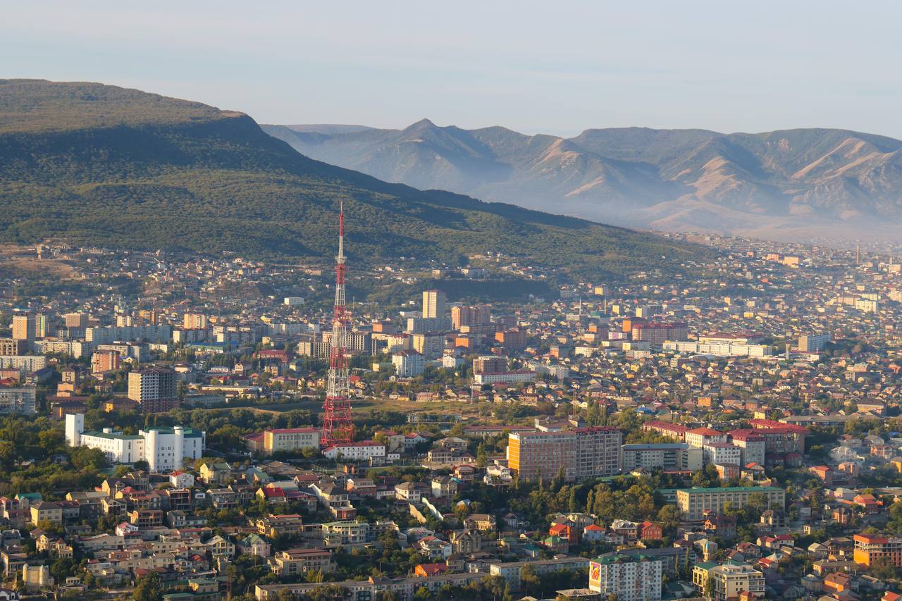 Суд постановил снести незаконное трехэтажное строение в Махачкале