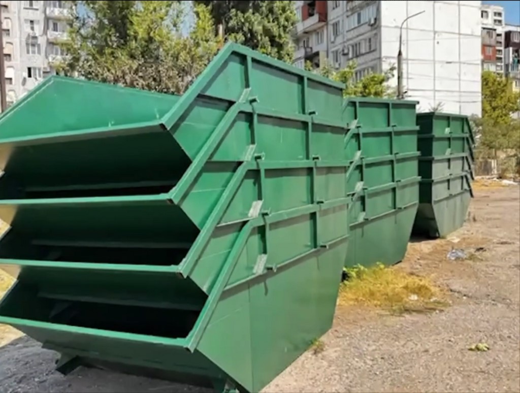 Махачкала получила 200 малогабаритных контейнеров для сбора отходов
