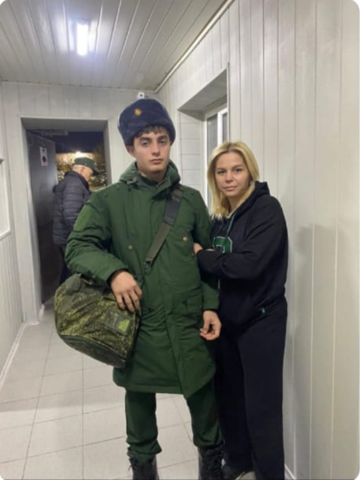 32 новобранца из Новолакского района пополнили ряды Вооруженных Сил РФ