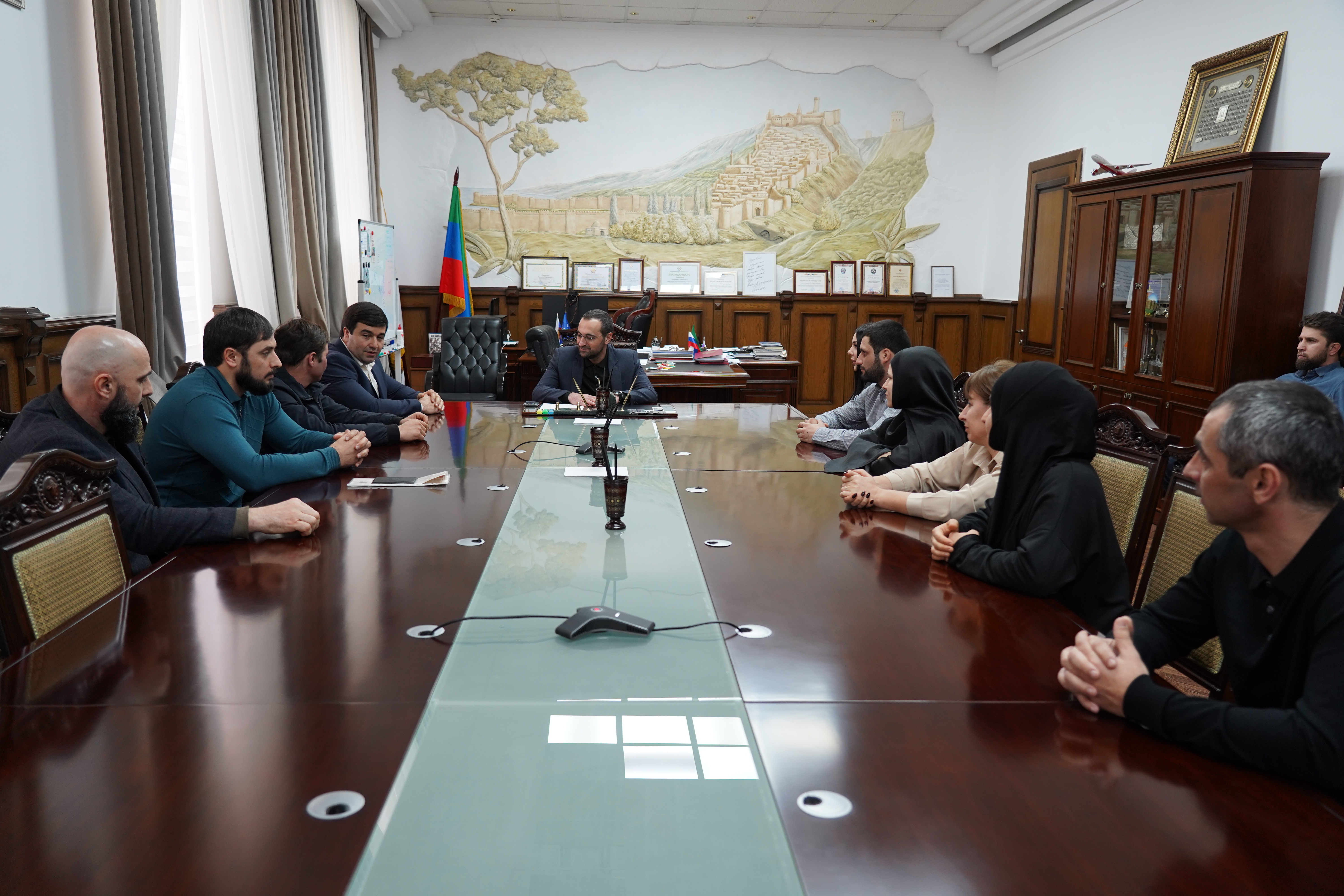 В Дербенте 12 детей-сирот получили ключи от квартир