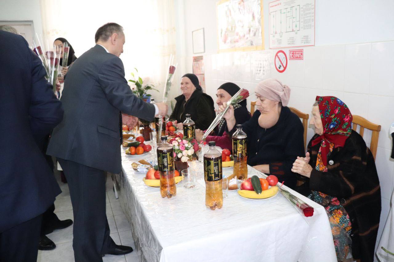 Мероприятие к Международному женскому дню прошло в кизилюртовском доме-интернате «Ветеран»
