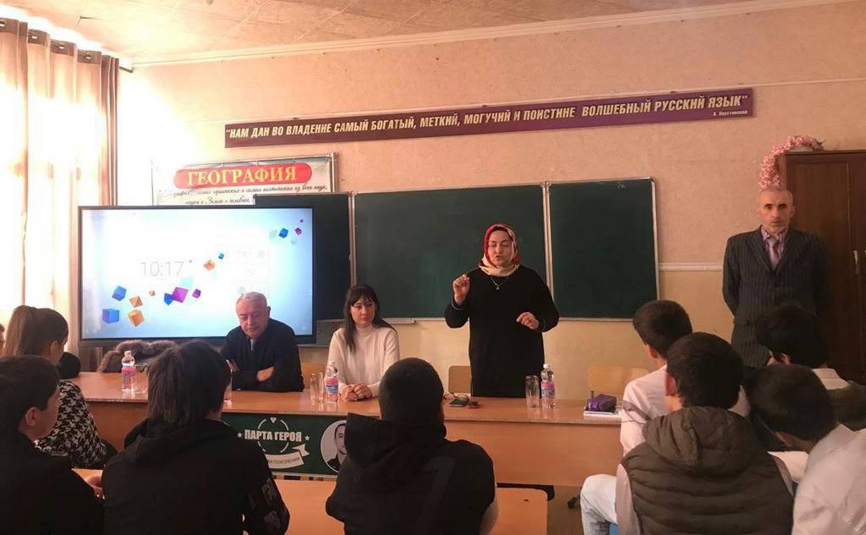 В Хасавюрте продолжается цикл профилактических бесед со школьниками
