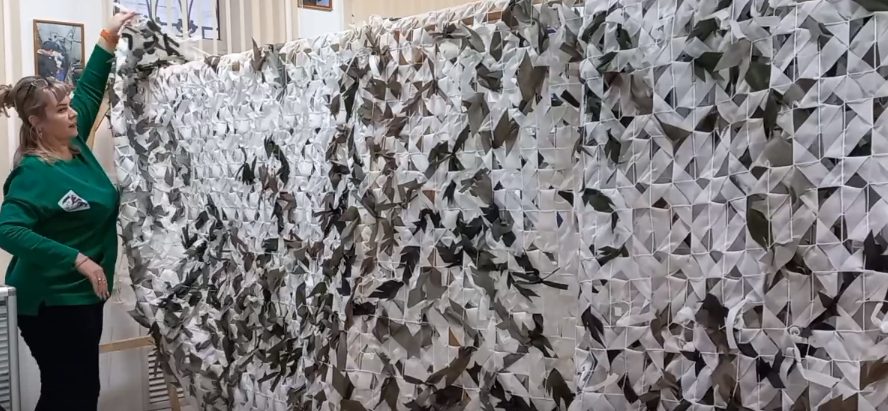 Около 250 маскировочных сетей сплели жители Кизляра для нужд СВО