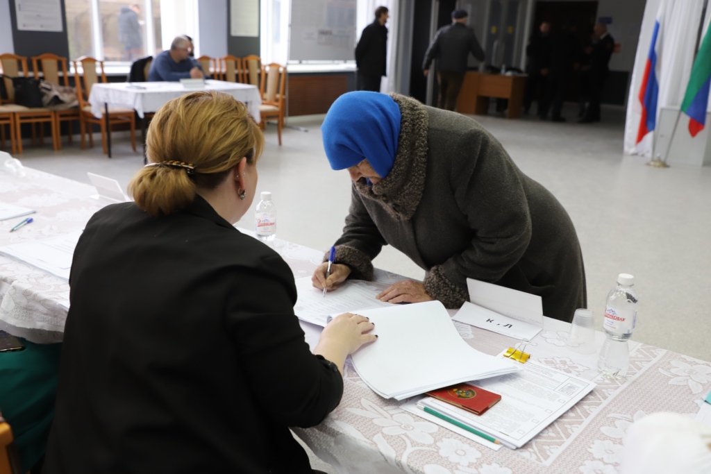 Возрастные избиратели Кизлярского района участвуют в президентских выборах