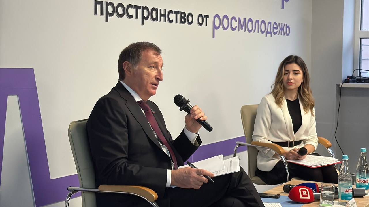 В Республиканском молодежном центре прошло празднование Дня добровольца