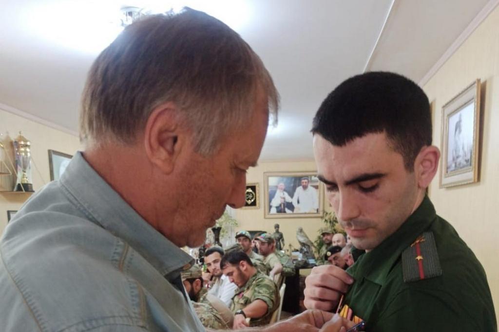 Депутат НС РД Мухтарпаша Умаханов встретился с участниками СВО Казбековского района