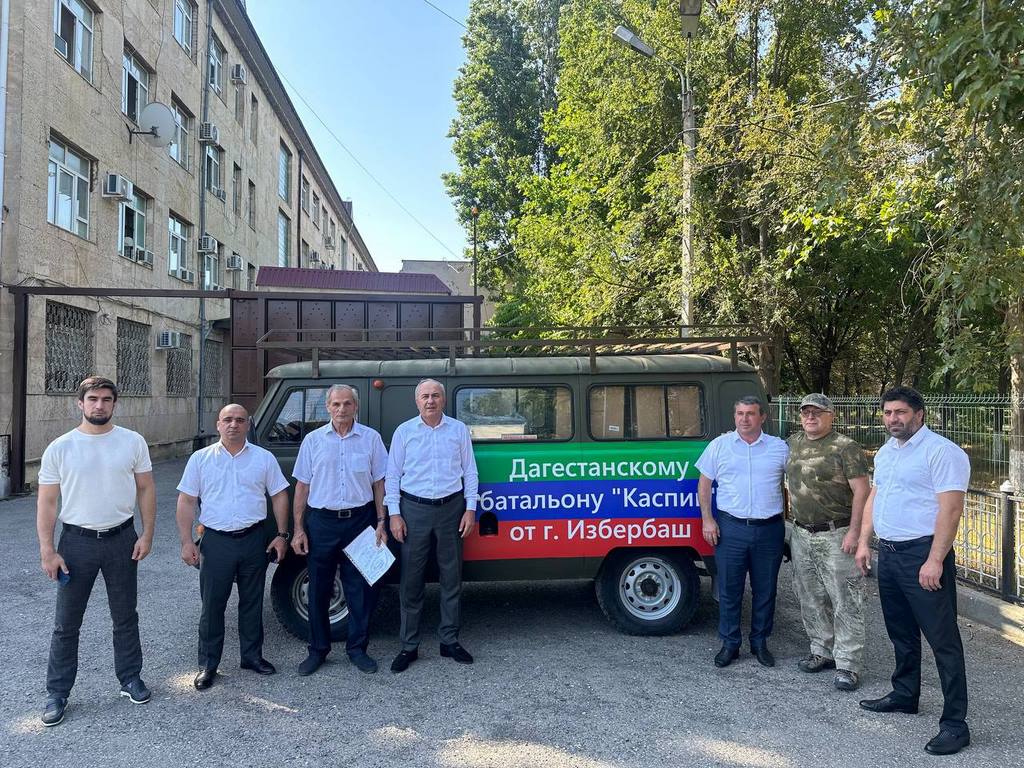 Мэрия Избербаша направила в зону СВО микроавтобус УАЗ с гуманитарной помощью