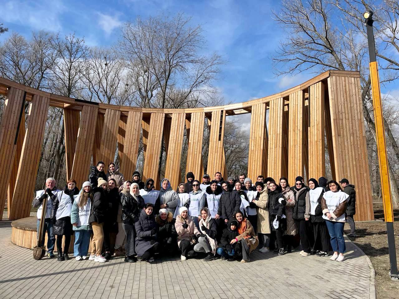 Волонтёры Сбера высадили триста деревьев в Эльтавском лесу