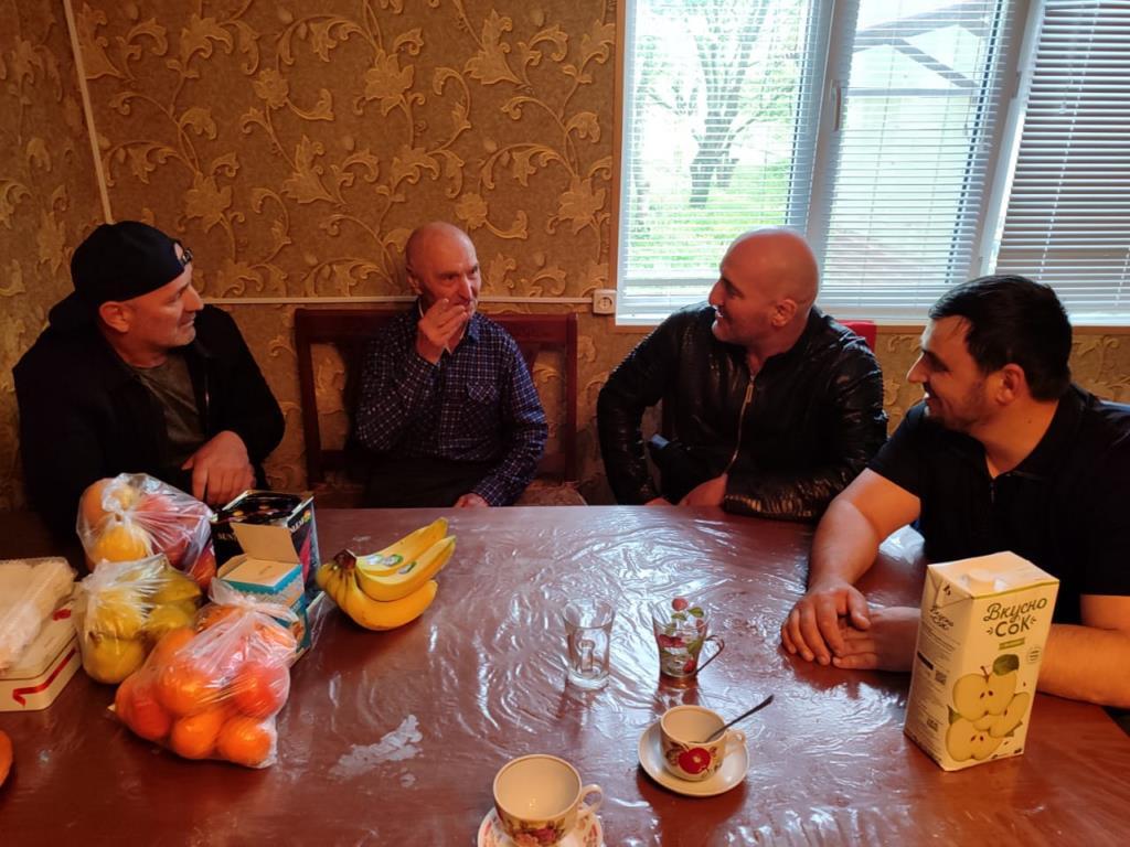 Глава Тляратинского района навестил ветерана венгерских событий Гаджи Магомеднабиева