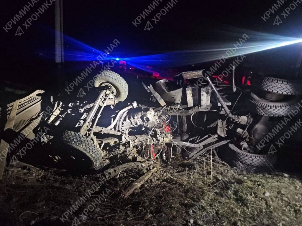 «КамАЗ» столкнулся с поездом в Дагестане, погиб водитель