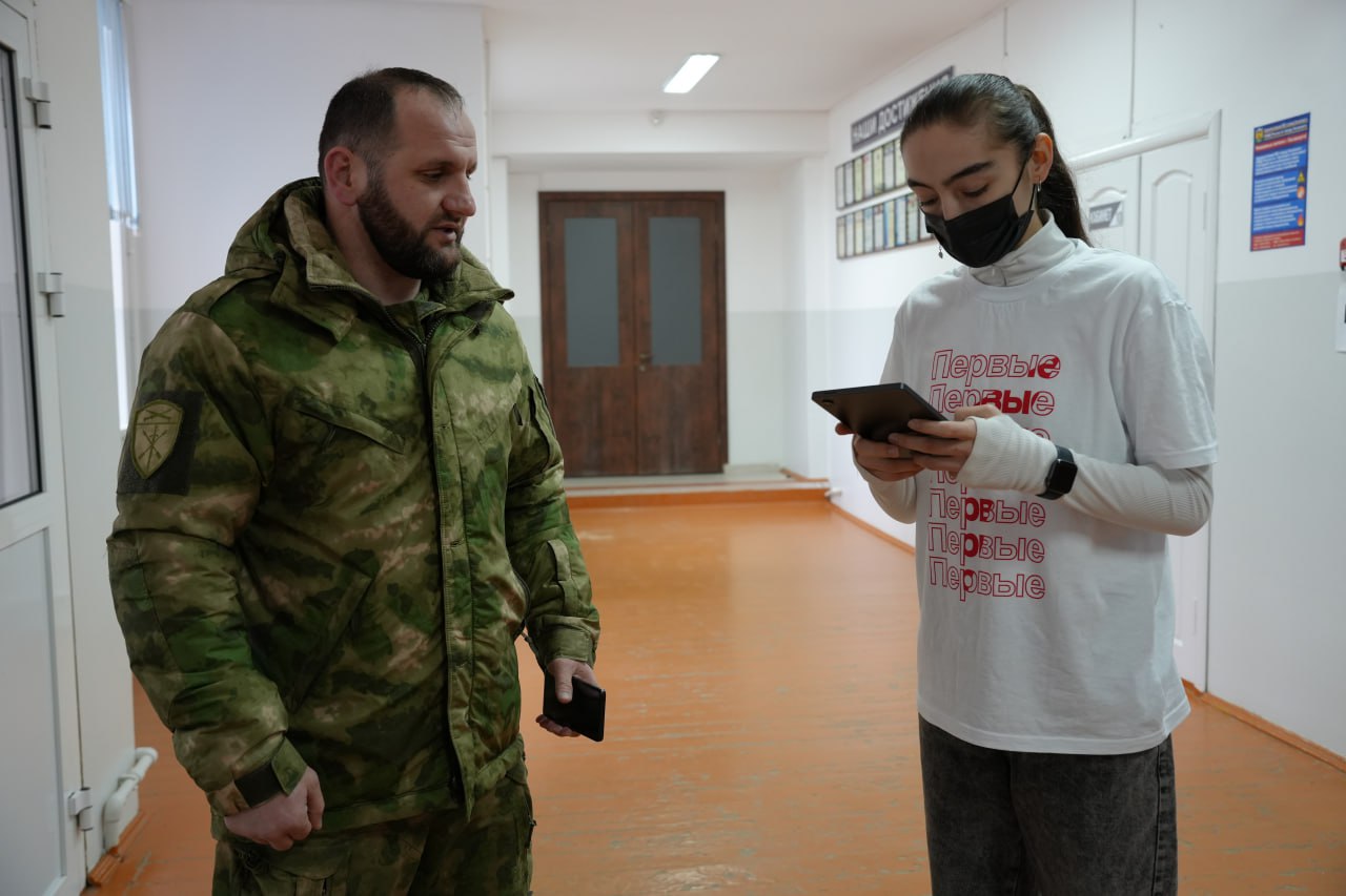 Участник СВО на избирательном участке Хасавюрта проголосовал за благоустройство общественных пространств