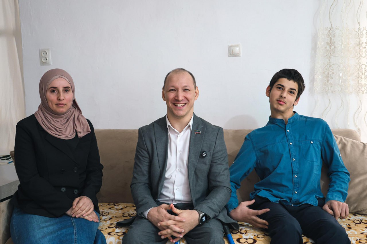 Гасан Османов поддержал юного пчеловода с ОВЗ